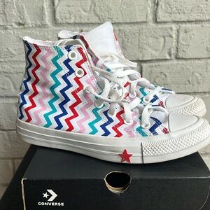 Women Hi-Top Converse Size 7